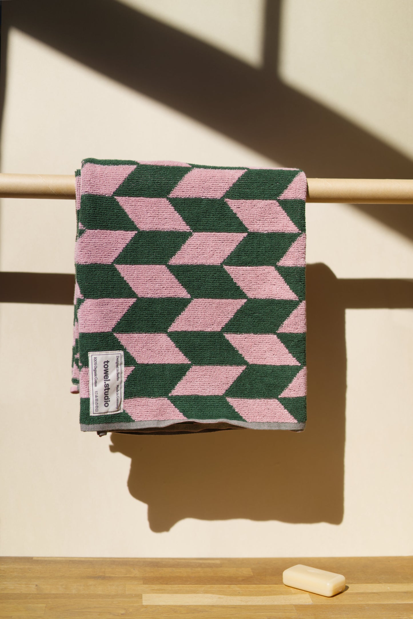 Arrow Tail Bath Towel | Pink & Green