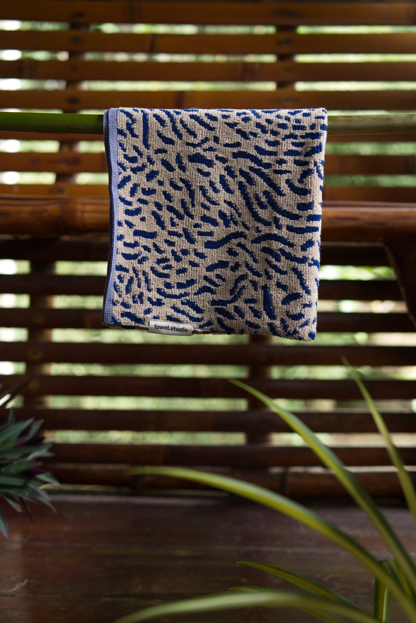 Worm Guest Towel | Electric Blue