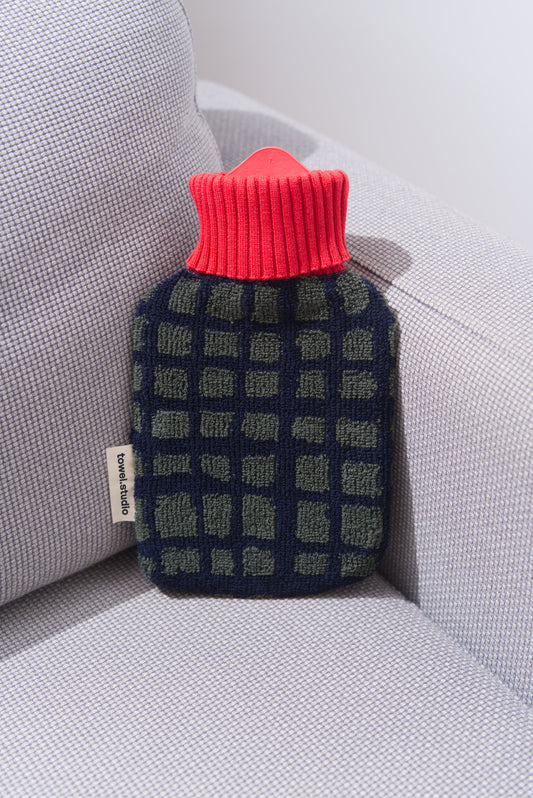 Bold Grid Hot Water Bottle | Pepper Pine | Small (0.8 Liter)