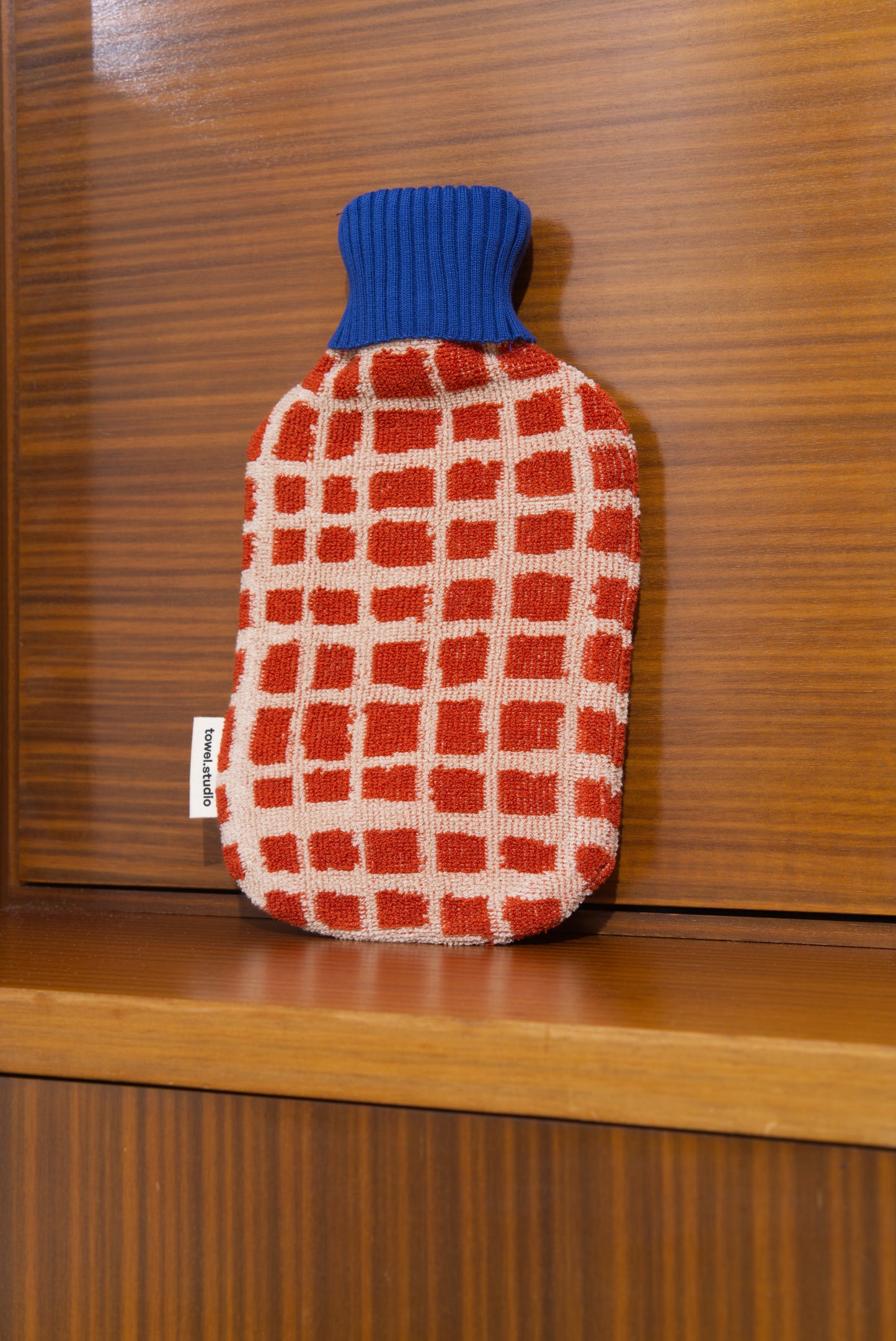 Bold Grid Hot Water Bottle | Barn | Large (2 Liter)