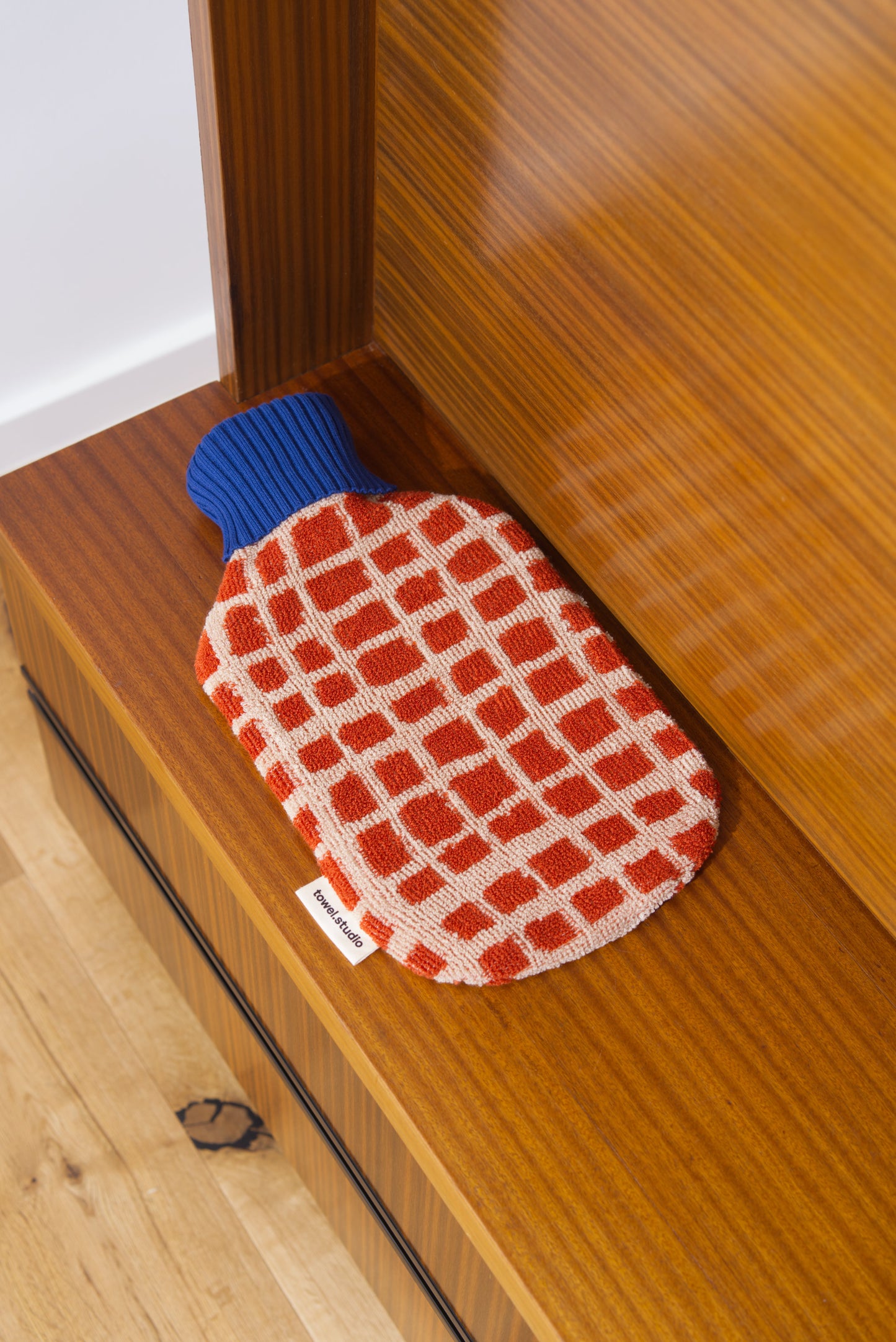 Bold Grid Hot Water Bottle | Barn | Large (2 Liter)