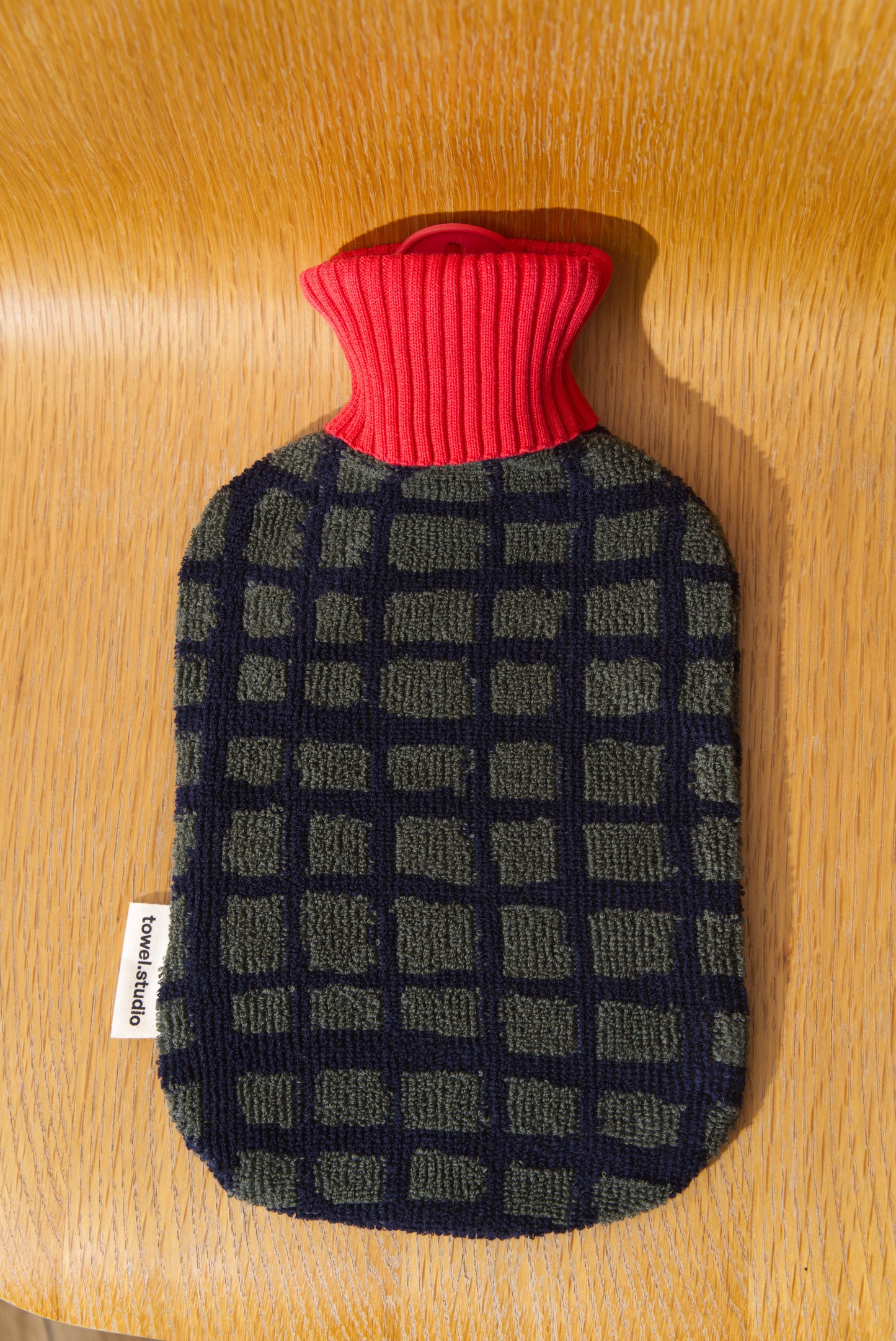 Bold Grid Hot Water Bottle | Pepper Pine | Large (2 Liter)