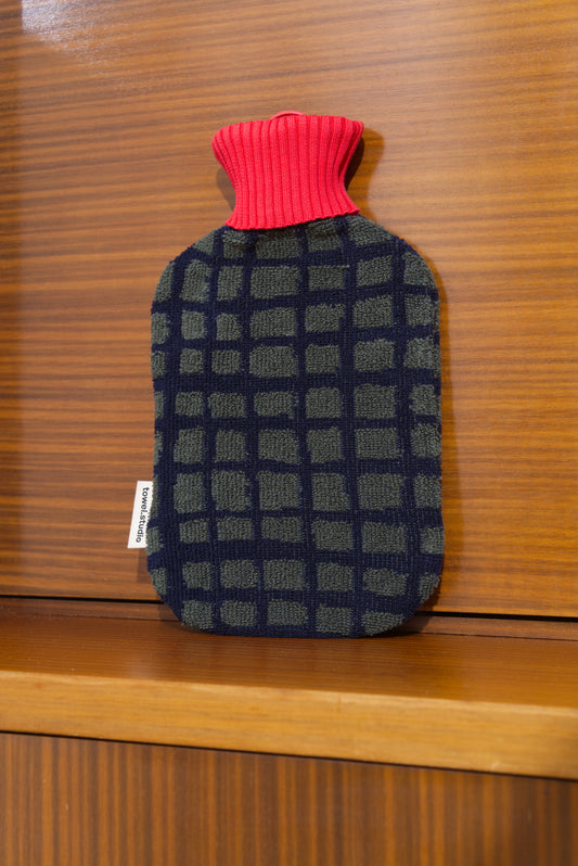 Bold Grid Hot Water Bottle | Pepper Pine | Large (2 Liter)