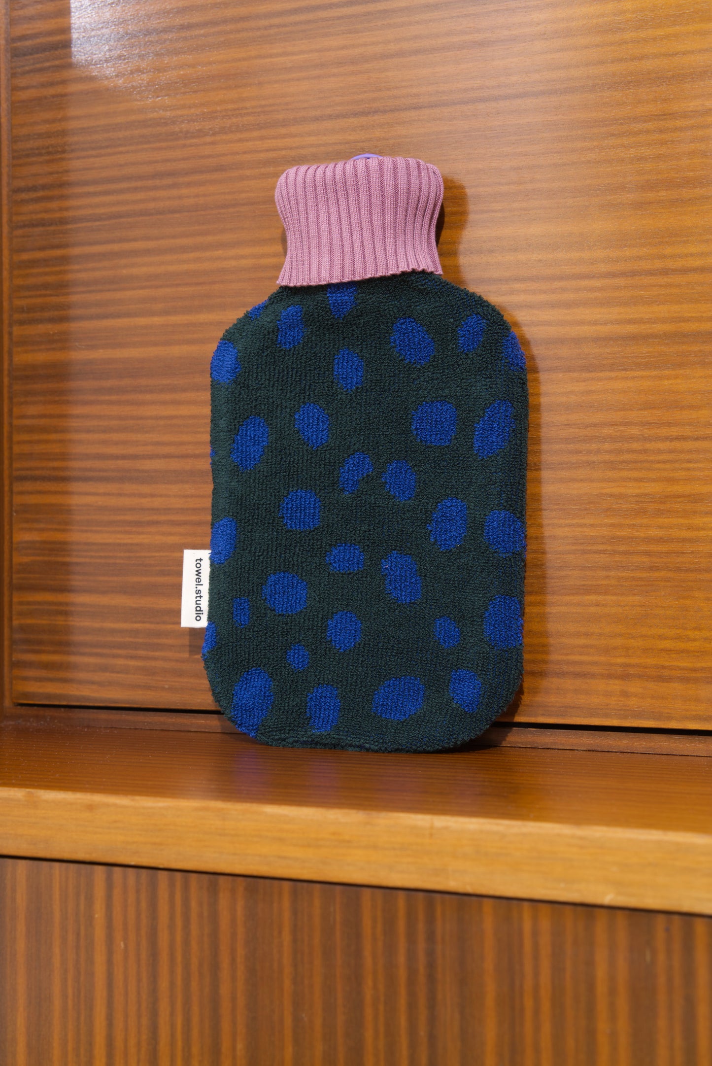 Pebbles Hot Water Bottle | Grapevine | Large (2 Liter)