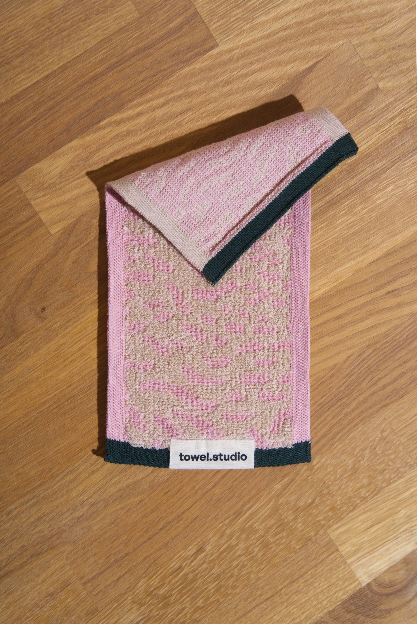 Noisy Camo Pocket Towel | Rose & Cream